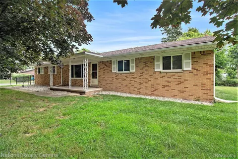 630 W Lake St, Lyon, MI 48178
