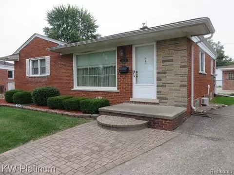 24321 Star Valley Dr, Saint Clair Shores, MI 48080