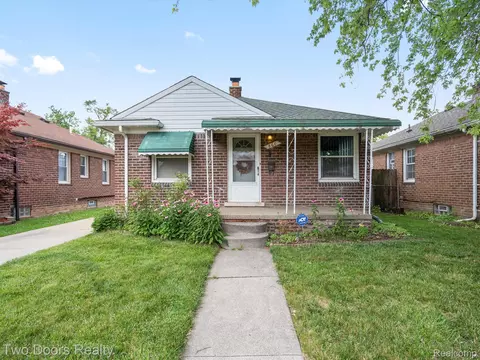 860 Mayflower Ave, Lincoln Park, MI 48146