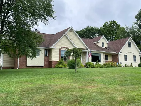 1155 Kendra Ln, Howell, MI 48843