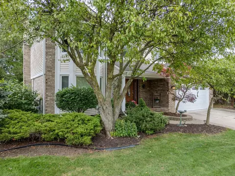 53048 Camden Crt Ct, Macomb, MI 48042