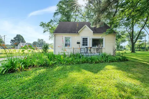 6219 Wellington St, Taylor, MI 48180