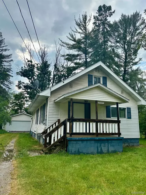 3500 Columbine Ave, Burton, MI 48529
