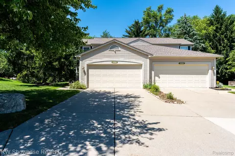 3128 Megan Dr, Waterford, MI 48328