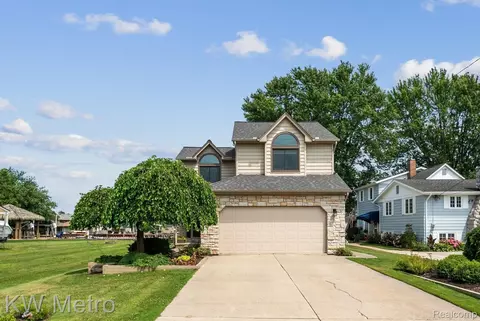 39406 E Archer Dr, Harrison, MI 48045