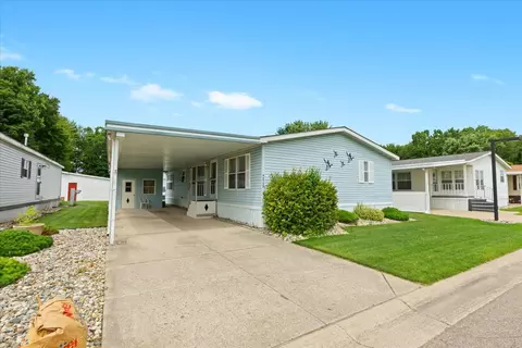 49757 Wintergreen Dr, Shelby Township, MI 48315