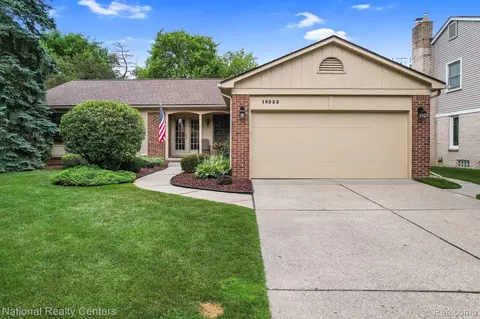 19533 Norwich Rd, Livonia, MI 48152