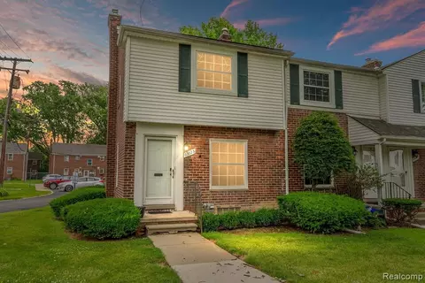 23023 Gary Ln, Saint Clair Shores, MI 48080