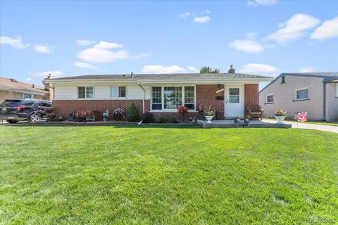 3165 Concord St, Trenton, MI 48183