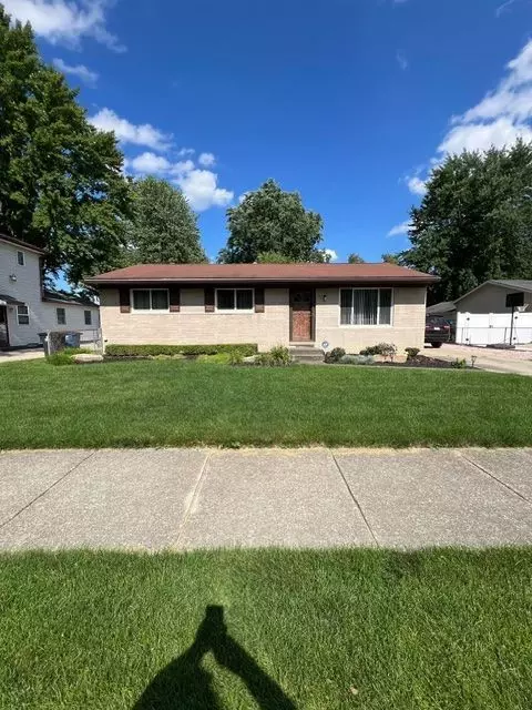 626 Barbara St, Westland, MI 48185