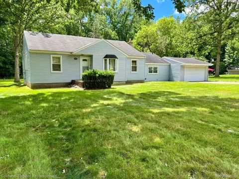 31025 Fargo St, Livonia, MI 48152