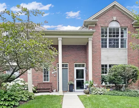 1916 Flagstone Cir #83, Rochester, MI 48307
