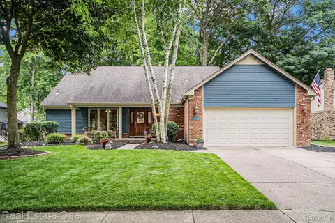 5376 Cloister Dr, Troy, MI 48085