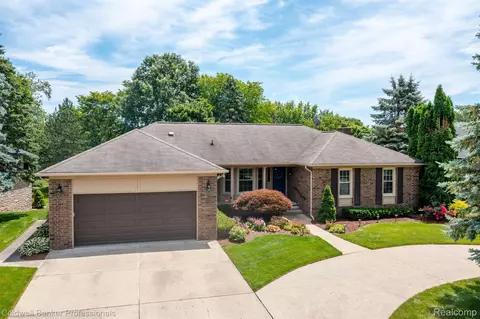 21281 Parklane St, Farmington Hills, MI 48335