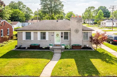 9837 Mayfield St, Livonia, MI 48150