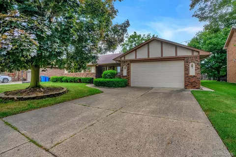 293 N Charlesworth St, Dearborn Heights, MI 48127