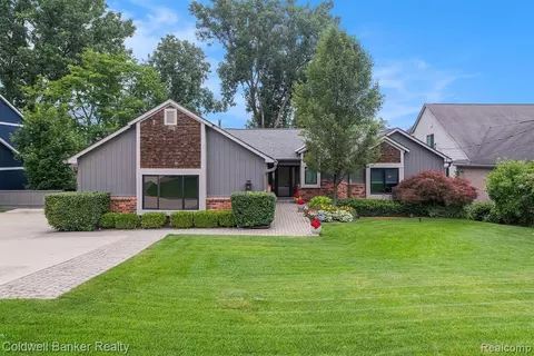 3396 Benstein Rd, Commerce Twp, MI 48382