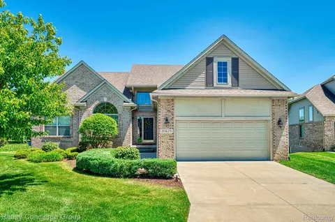 20625 Golf Ridge Cir, Livonia, MI 48153
