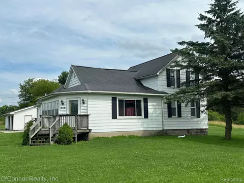436 Pine River Rd, Kimball, MI 48074