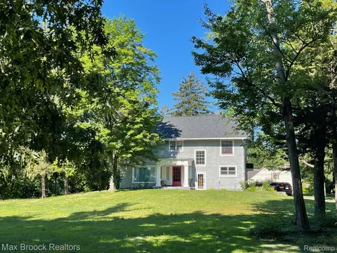 36 Ridge Rd, Pleasant Ridge, MI 48069