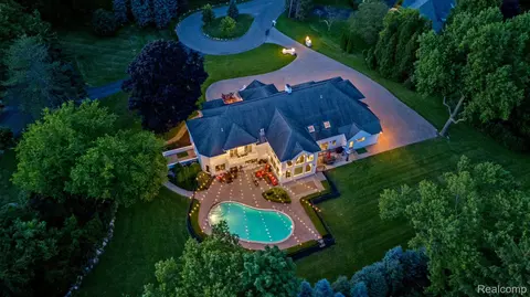102 Endicott Rd, Bloomfield Hills, MI 48304