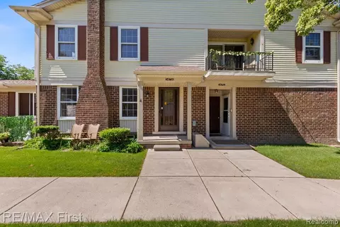 34756 E Lake Dr, Harrison Township, MI 48045
