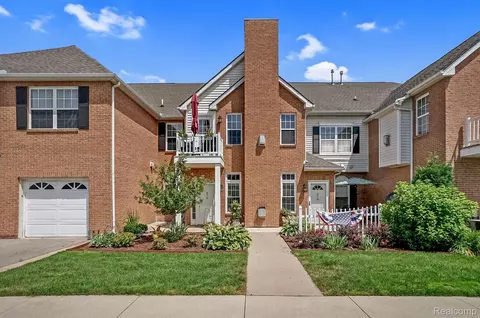 676 Olde English Cir, Howell, MI 48855