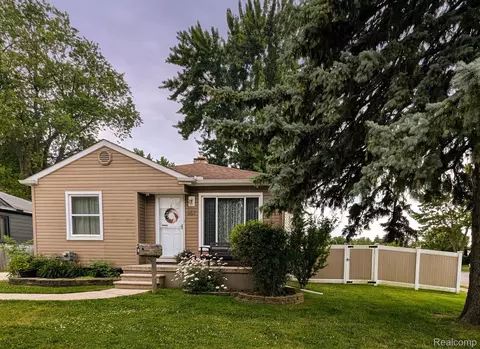 651 Broadacre Ave, Clawson, MI 48017