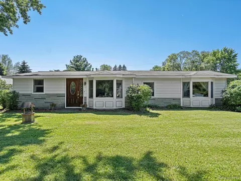 5035 Pine Knob Ln, Independence, MI 48346