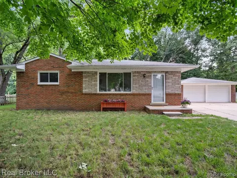 6636 Almond Ln, Clarkston, MI 48346