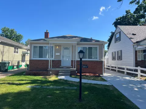 2212 Oceana St, Lincoln Park, MI 48146