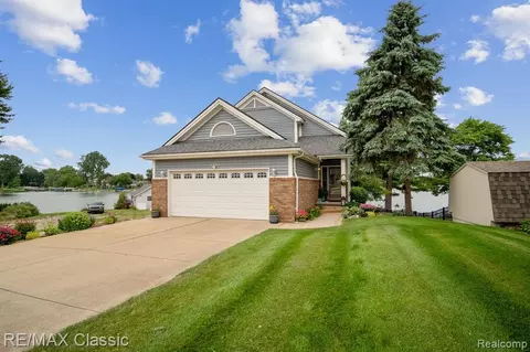3386 Harbor Ct, Highland, MI 48356
