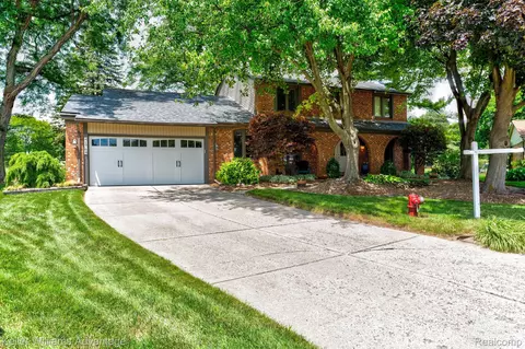 41764 Camden Crt Ct, Northville, MI 48168