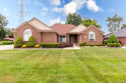 5451 Robert St, Shelby Township, MI 48316