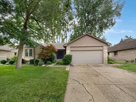 44340 Cadburry Dr, Clinton Township, MI 48038