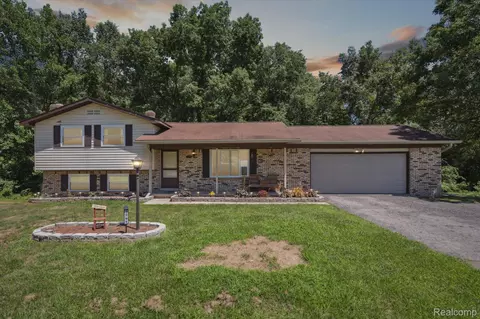 7291 Lime Lk, Genoa, MI 48116
