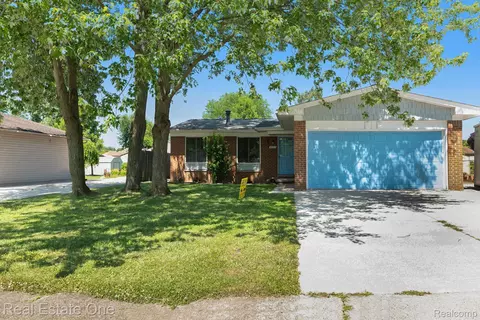 28775 Apollo Dr, Chesterfield, MI 48047