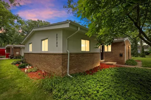 29780 Fall River Rd, Southfield, MI 48076