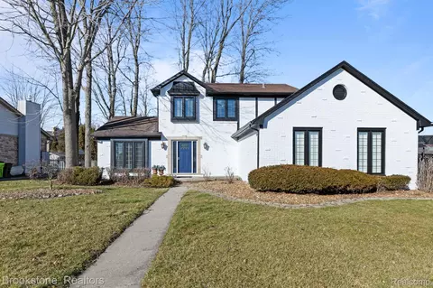 26751 Fairwood Dr, Chesterfield, MI 48051