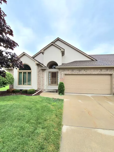 47021 Hunters Chase Dr, Macomb, MI 48042
