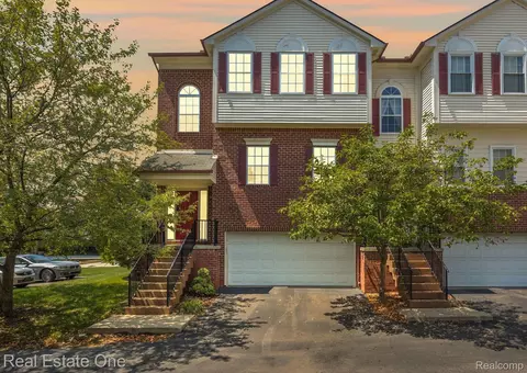 2650 Crooks Rd #1, Royal Oak, MI 48073