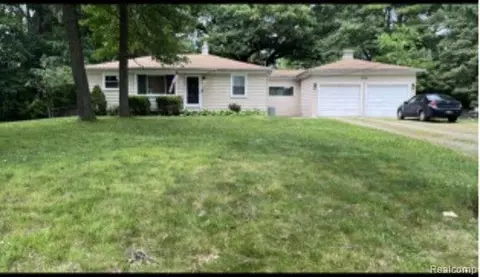 3490 Mahopac Dr, Lake Orion, MI 48360