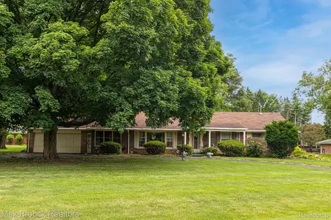 1211 Lenox Rd, Bloomfield Hills, MI 48304