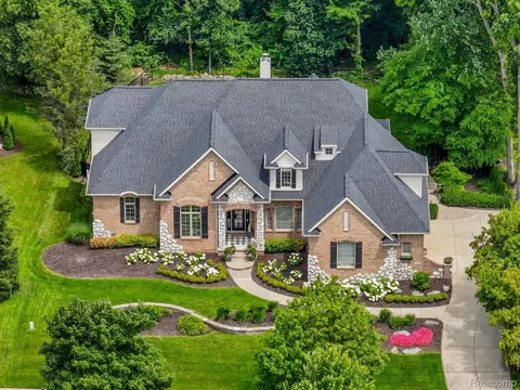 6956 Oakhurst Ridge Rd, Independence, MI 48348