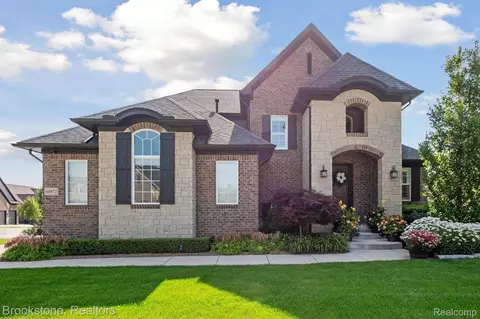 60872 Stonecrest Dr, Washington, MI 48094