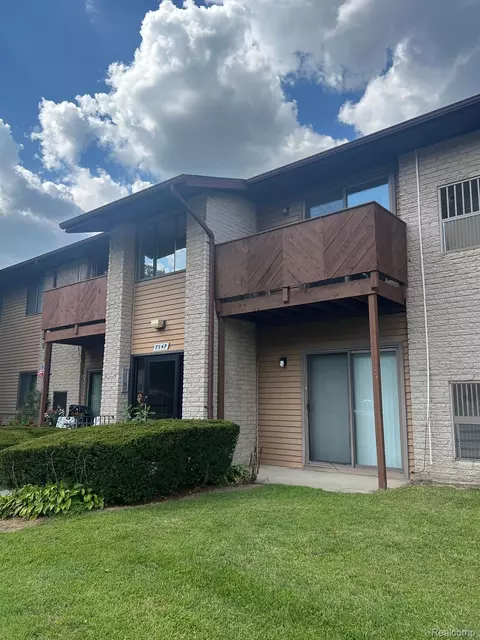 7547 Manor Cir #201, Westland, MI 48185