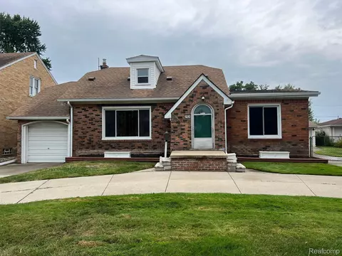 21526 Colony St, Saint Clair Shores, MI 48080