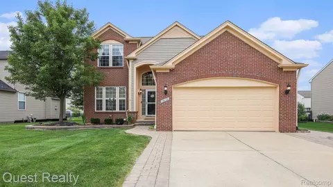 19129 Pembridge St, Macomb, MI 48042