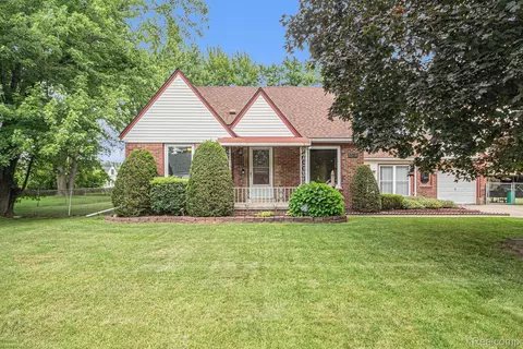 5910 N Lathers St E, Garden City, MI 48135