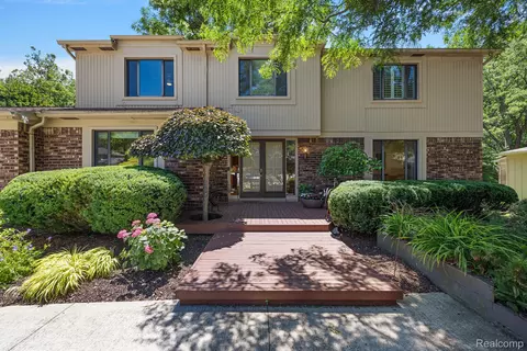 31132 N Park Dr, Farmington Hills, MI 48331